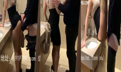 คู่รักสาวจีนได้ไปเที่ยวที่โรงแรมและได้ทำการตั้งกล้องเย็ดกันในห้องน้ำ