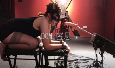 เหล่่าสาวสวยใส่หน้ากากได้มาเล่นเสียวกันโดยมีเครื่องช่วยเสียว