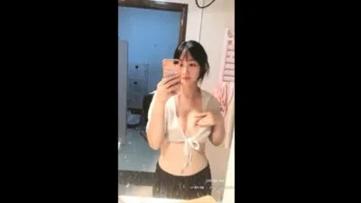 สาวสวยนมใหญ่โชวเล่นเสียวช่วยตังเอง