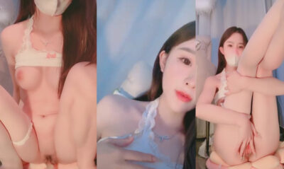 สาวจีนเธอมาในชุดขาวและทำการนั่งขย่มดิ้ลโด้ของเธอโชว์ในไลฟ์สด