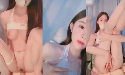 สาวจีนเธอมาในชุดขาวและทำการนั่งขย่มดิ้ลโด้ของเธอโชว์ในไลฟ์สด