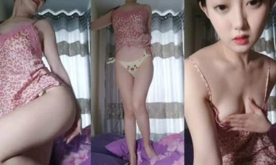 สาวจีนน่ารักเธอใส่ชุดนอนและได้ทำการไลฟ์สดและได้เล่นกับดิ้ลโด้แบบเสียวไปเลย