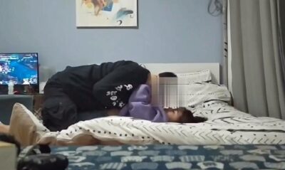 แฟนสาวตั้งกล้องและเรียกแฟนหนุ่มของเธอที่เล่นเกมให้มาเย็ดกับเธอแบบเมามันไปเลย