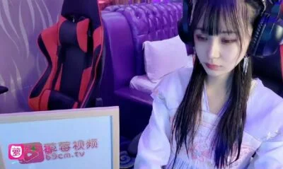 สตรีมเมอร์จีน นัดหนุ่มมาแจะถึงห้อง อมควยน้อย เย็ดสดกันคาที่นอน